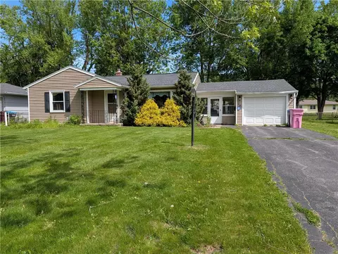 28 Ranch Village Ln, Gates, NY 14624
