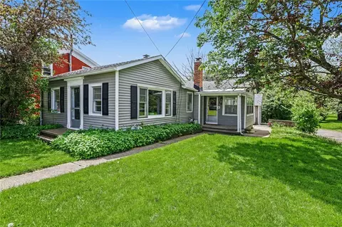 10 Montezuma St, Lyons, NY 14489