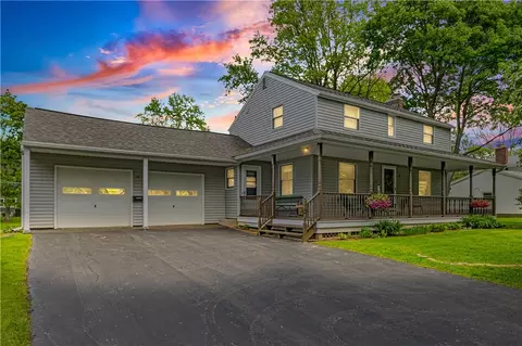 16 Hawley Dr, Webster, NY 14580