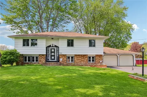 301 Bennett Rd, Parma, NY 14468