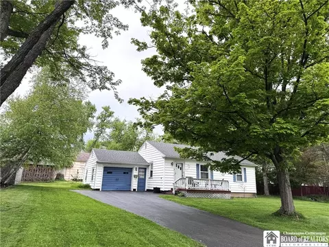 24 Lowell Pl, Pomfret, NY 14063