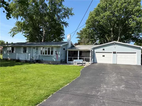 449 Palmer Rd, Riga, NY 14428