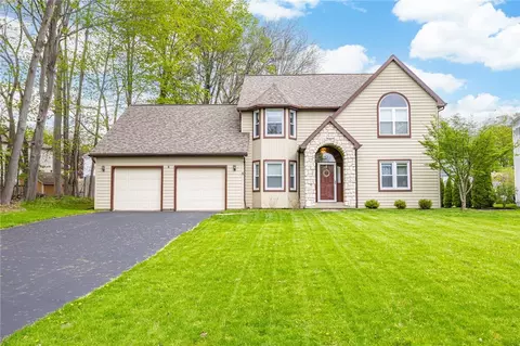 4 Kerry Hl, Perinton, NY 14450