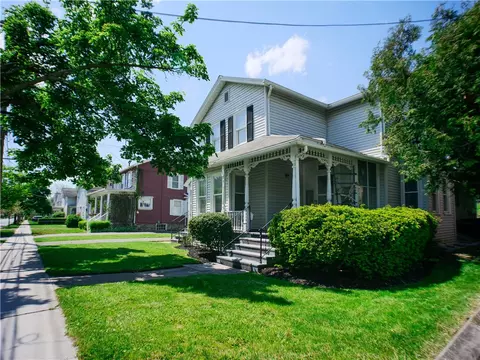 64 Chapin St, Canandaigua, NY 14424