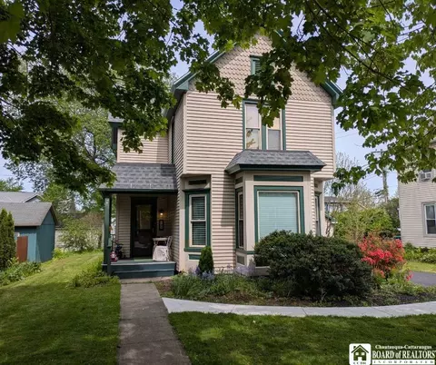 33 Maple St, Ellery, NY 14712
