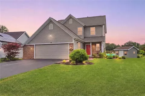 40 Wind Way Cir, Ogden, NY 14624