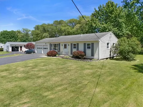 1078 Five Mile Line Rd, Webster, NY 14580