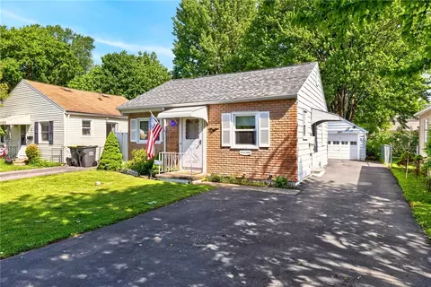360 Leonard Rd, Greece, NY 14616
