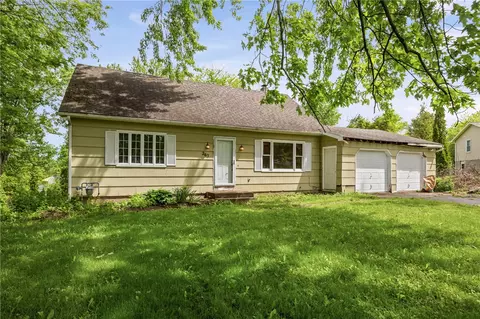 263 Country Cir, Macedon, NY 14502