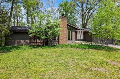 8 Lodge Pole Rd, Perinton, NY 14534