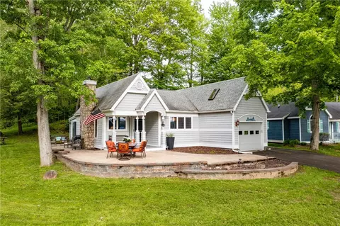 11 Chautauqua Escapes, North Harmony, NY 14710