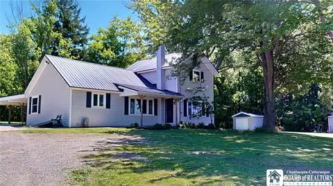 12374 Pennsylvania Ave, Silver Creek, NY 14136