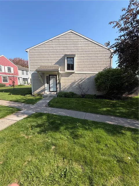 42 Village Trl, Honeoye Falls, NY 14472