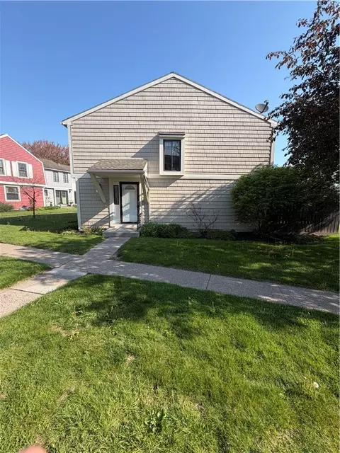 42 Village Trl, Honeoye Falls, NY 14472