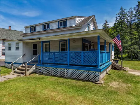 54 River St, Stamford, NY 12167