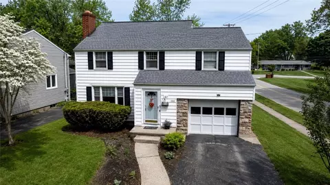 202 Biltmore Dr, Irondequoit, NY 14617