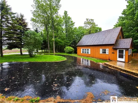 6226 Hoehandle Rd, Castile, NY 14427