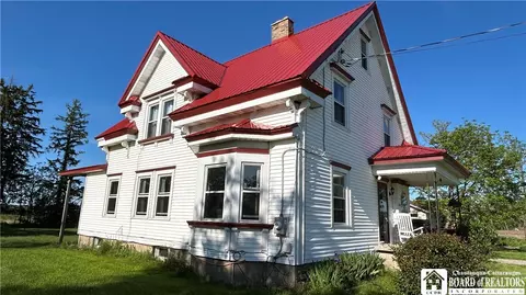 1690 King Rd, Hanover, NY 14062