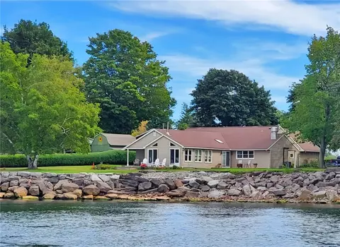 5493 Gates Dr, Williamson, NY 14589