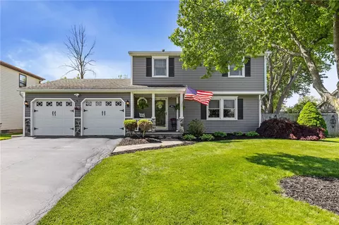 203 Woodsong Ln, Greece, NY 14612