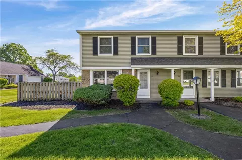 21 S Estate Dr, Webster, NY 14580