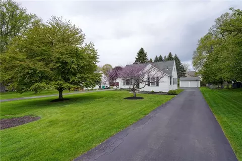 32 Rossman Dr, Webster, NY 14580