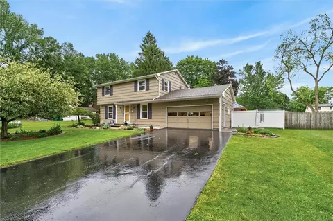 5 Sandy Hill Dr, Perinton, NY 14450
