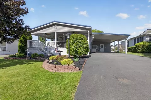 6354 Kims Dr, Victor, NY 14564