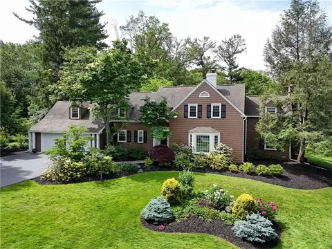 334 Clover Hills Dr, Rochester, NY 14618
