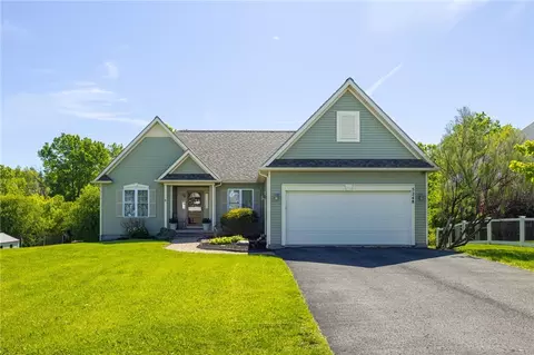 5248 Overlook Ln, Canandaigua, NY 14424