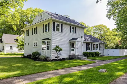 48 Rock Beach Rd, Irondequoit, NY 14617