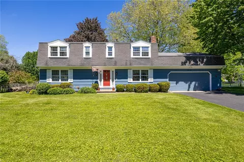 1250 La Baron Cir, Webster, NY 14580