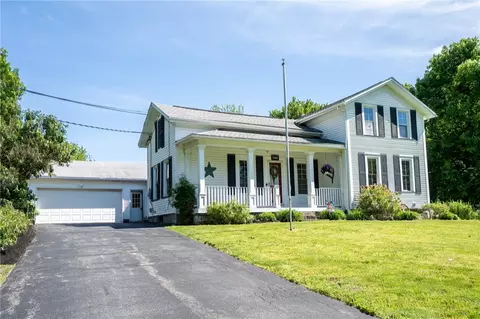 3100 Griffin Rd, Riga, NY 14428