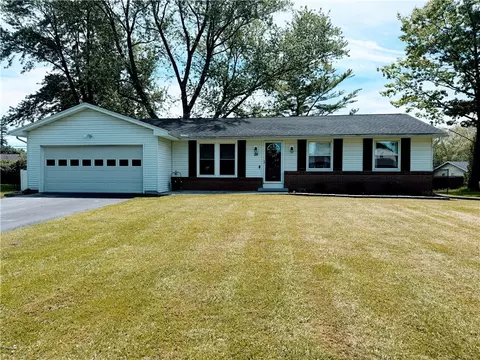 26 Hillary Dr, Chili, NY 14624