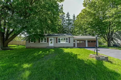 69 Matilda St, Gates, NY 14606