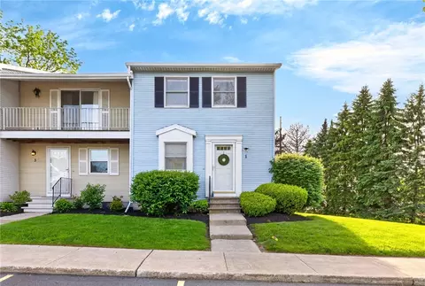 1 Southfield Dr, Webster, NY 14580