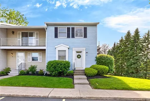 1 Southfield Dr, Webster, NY 14580