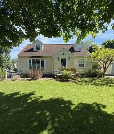 401 Hinchey Rd, Gates, NY 14624