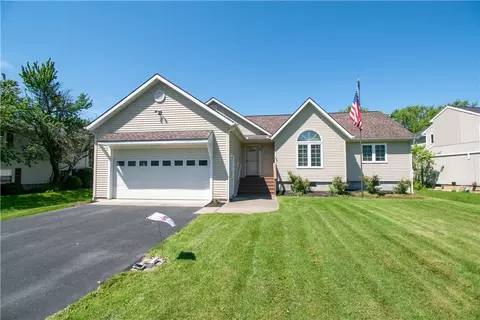 24 Vanrensselaer St, Seneca Falls, NY 13148