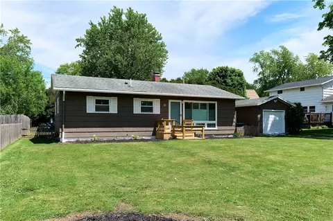 12 Fairlawn Dr, Honeoye Falls, NY 14472