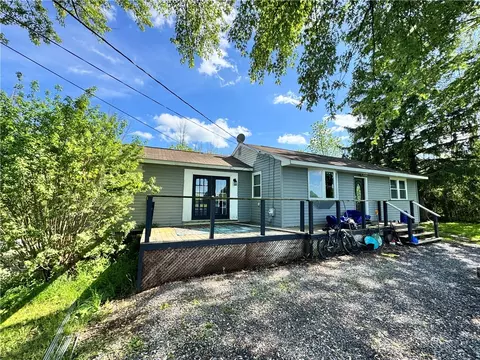 3142 Canoga Rd, Seneca Falls, NY 13148