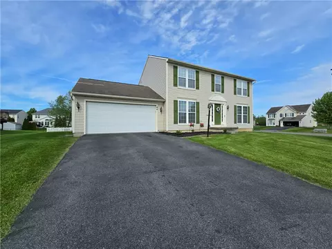 84 Goldfinch Dr, West Henrietta, NY 14586
