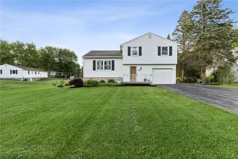 2333 Cornwall Dr, Macedon, NY 14502