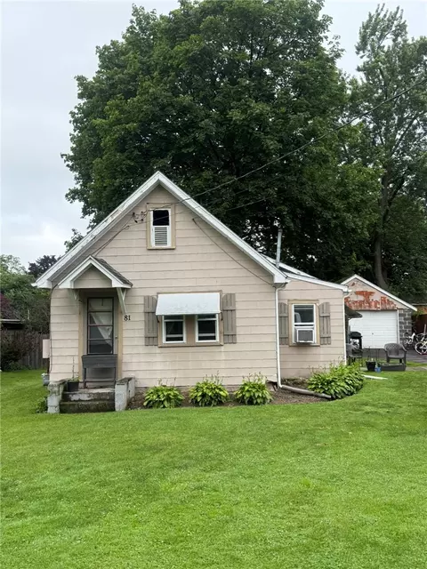 81 Ardella St, Gates, NY 14606
