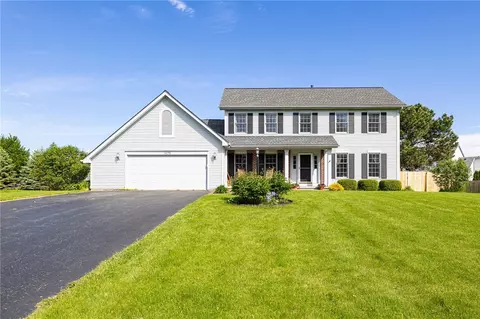 1479 Chigwell Ln N, Webster, NY 14580
