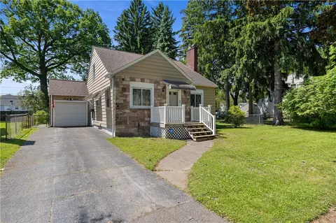 67 Langford Rd, Rochester, NY 14615