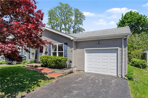 98 Dewberry Dr, Irondequoit, NY 14622