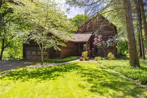 87 Loch Revan Hts, Irondequoit, NY 14617