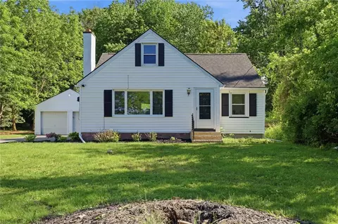 563 Holmes Rd, Greece, NY 14626