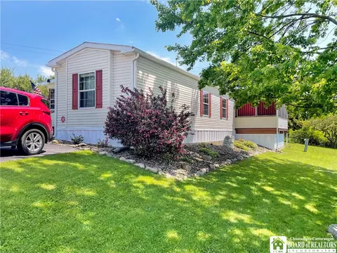 157 Greenhurst Village Dr, Ellery, NY 14701
